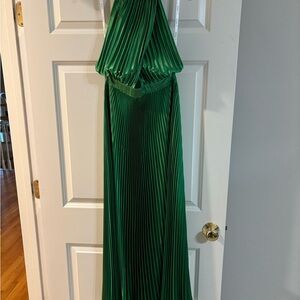 Elegant Green Pleated Halter Dress - Renaissance Gown